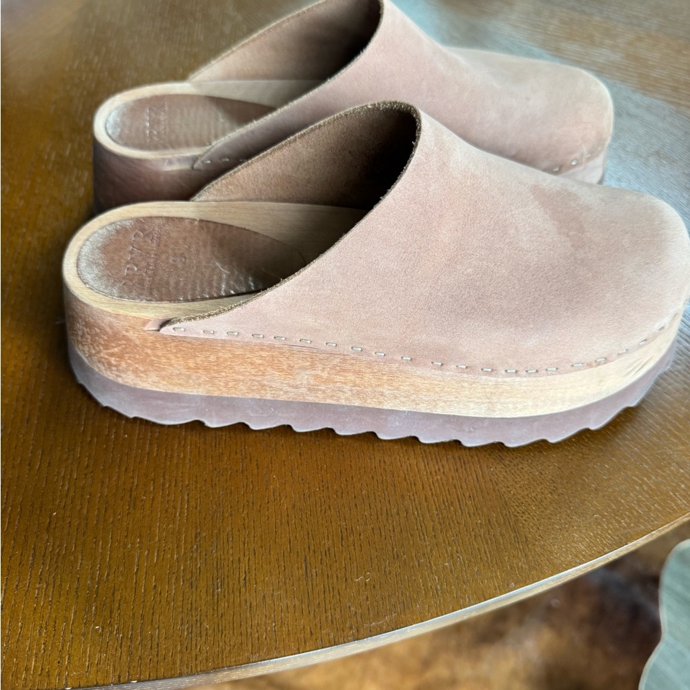 Bryr Tan Leather Clogs